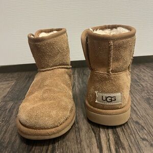 UGG Kids Chestnut Suede Shearling-Lined Boots